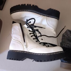 White Combat Boots with Black Soles Unionbay Womens Sz 7.5